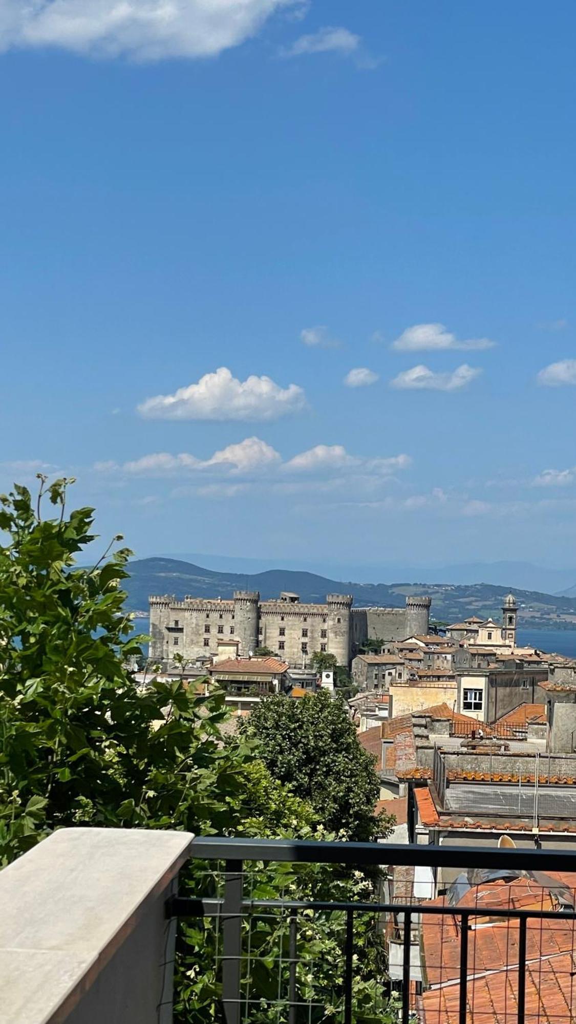 A Due Passi Dal Castello - Appartamento Con Vista Bracciano  Bagian luar foto